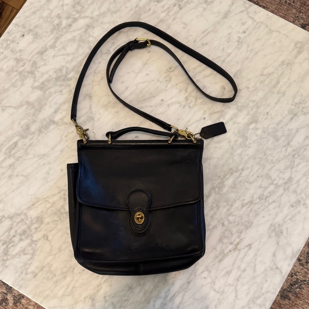 Coach vintage Willis Elegant Black Leather Shoulder Bag